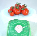 フルーツトマト 200g は大小取り混ぜて 8個ほどです